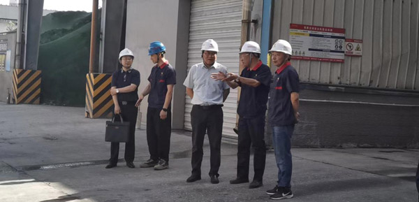集團公司黨委委員、股份公司黨委書記、總經(jīng)理蔣培進到建材公司調(diào)...