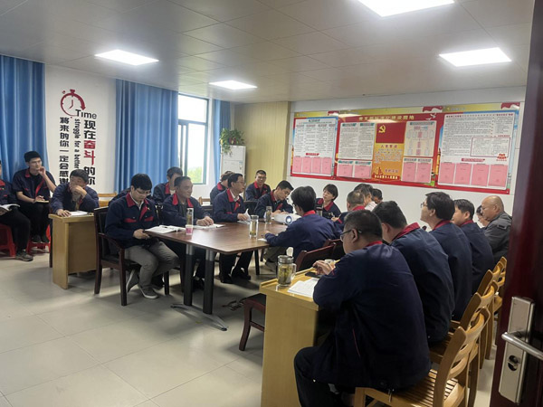 王伍升到建材研究室、建材公司調(diào)研